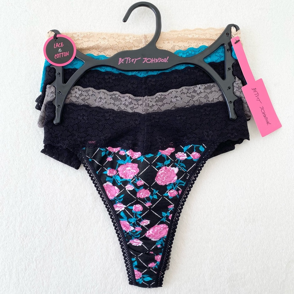 ❗️SOLD❗️Betsey Johnson panties